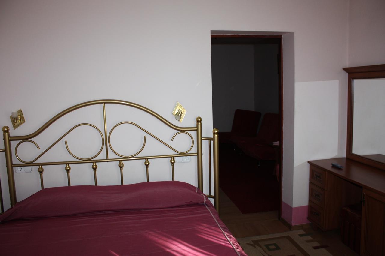 Hotel Gostynnyi Dvir Bucha Bilik gambar