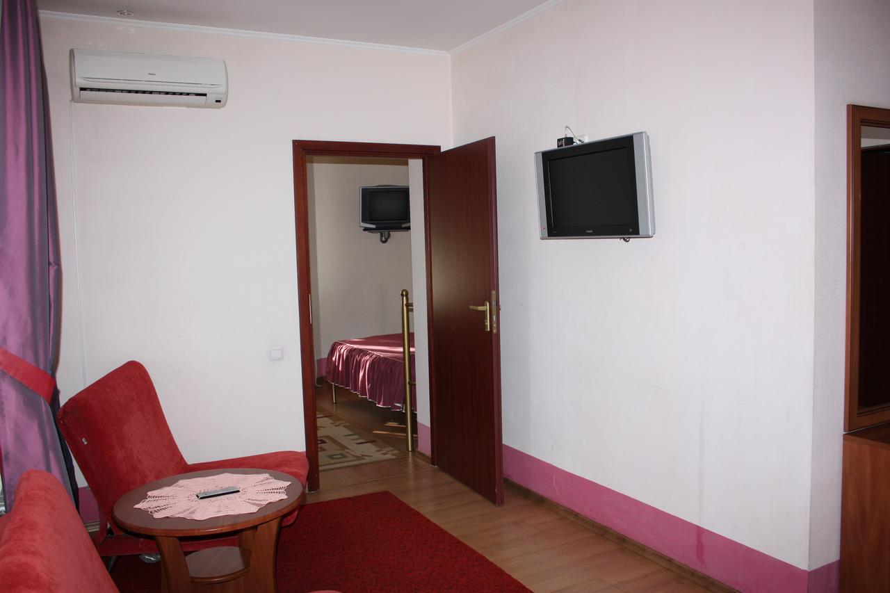 Hotel Gostynnyi Dvir Bucha Bilik gambar